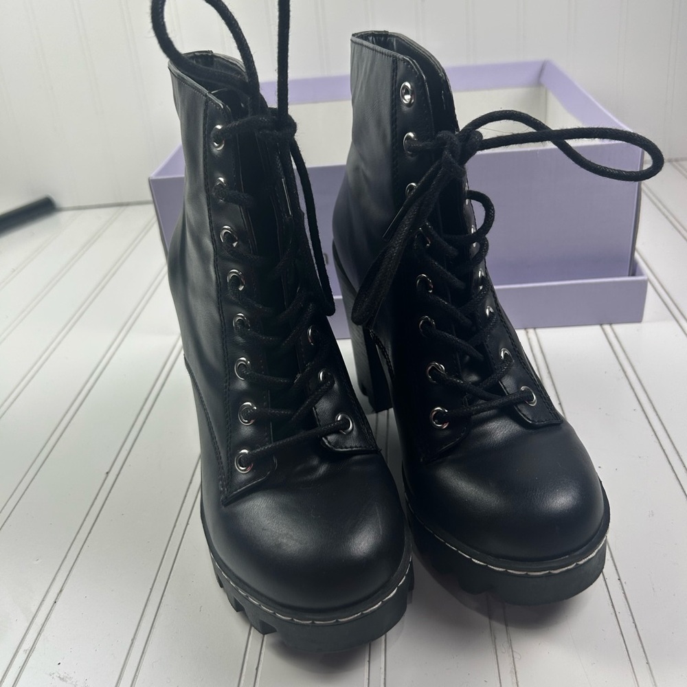 Madden Girl Black Chunky Lace-Up Block Heel Boots Womenโs Size 6.5 - Picture 7 of 8
